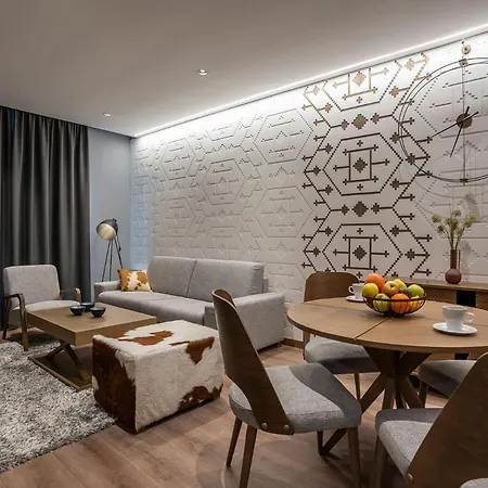 Lux زلاتيبور